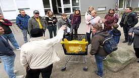 Auf den BSR-Höfen nehmen die eingesammelten Einkaufswagen viel Platz ein, und nicht jede Supermarktkette holt ihr Eigentum zügig wieder ab. (Bild: Jens Sethmann)