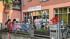 Im Familienzentrum Haus der Familie boten Geschicklichkeitsspiele Spaß für Kinder. (Bild: QM Glasower Straße)