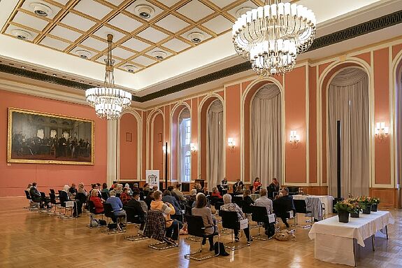 Die 31 Anwesenden wurden im Festsaal des Berliner Rathauses geehrt. (Bild: SenIAS)