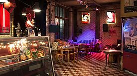 Das gemütliche Café der Kulturfabrik Moabit im Kiez-Kino Filmrauschpalast. Bild: Kulturfabrik Moabit