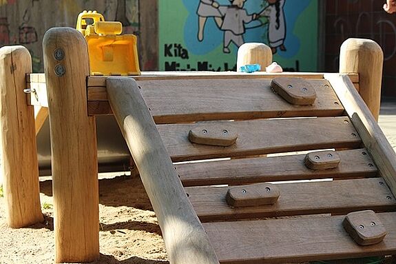 Die neuen Spielgeräte sind wandelbar und können auf verschiedene Arten genutzt werden. Foto: QM Rollbergsiedlung