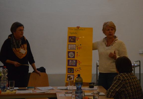 Andrea Wobker-Howen (links) und Sabine Clausen stellten das Projekt vor. Foto: staaken.info