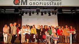 Urkunden für die Quartiersräte: Die Arbeit der Ehrenamtlichen wurde gewürdigt. Bild: QM Gropiusstadt