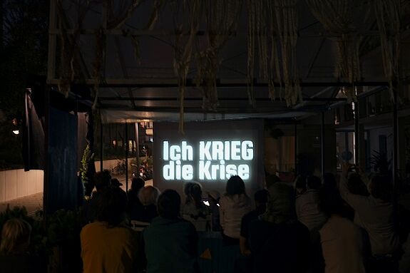 Der Film „Ich KRIEG die Krise“ machte den Auftakt der Vorführungsreihe „Kiez-Kino im Rollberg“. (Bild: H. Heiland)