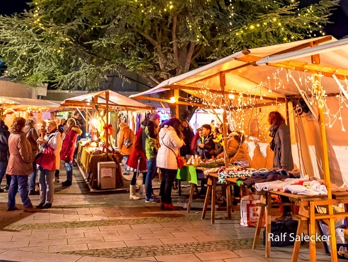 Der Adventsmarkt an der Zuflucht-Gemeinde in Spandau Bild: Ralf Salecker