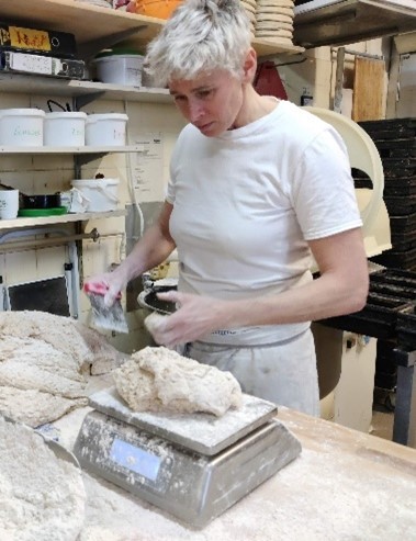 In der Bio-Bäckerei Mehlwurm wird seit vier Jahrzehnten alles selbst gebacken. Bild: Birgit Leiß