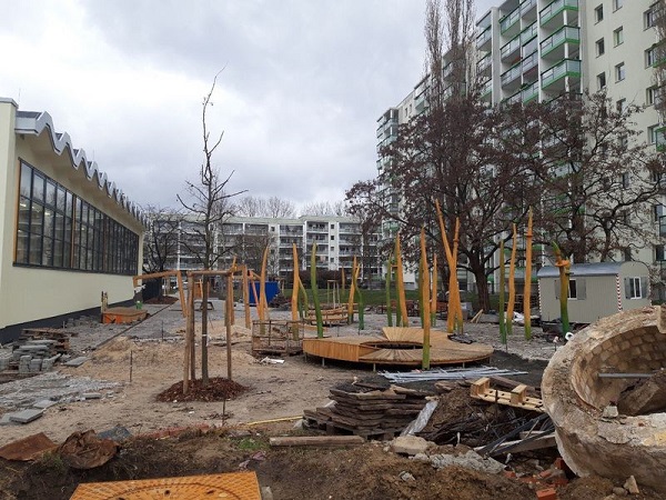 Wird bald eröffnet: der umgestaltete Spielplatz an der Tagore-Schule. Foto: QM Mehrower Allee