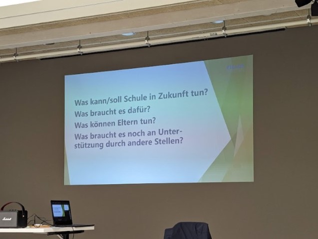 Das Kiezgespräch im Kosmosviertel klärte viele offene Fragen zur Gewaltprävention an Schulen. (Bild: Joachim Schmidt)