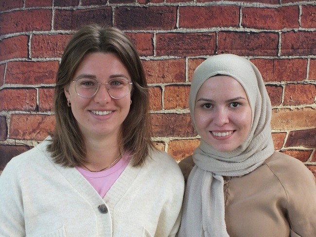 Die Familienlotsinnen Isabell Schlechter und Hilal Anar organisierten das Infofest federführend. (Bild: QM Titiseestraße)