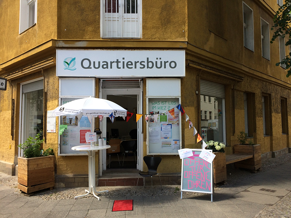 Zum Tag der Nachbarschaft am 29. Mai 2020 lud das QM-Team zur „Verschnaufpause“ vor der Tür des Quartiersbüros ein. Bild: QM Spandauer Neustadt