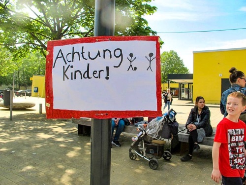 Webseite des Projekts  „Achtung spielende Kinder“. Bild: Stadtgeschichten e.V.