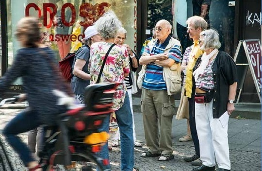 Ausschnitt aus dem Einladungsflyer "Interkulturelles Seniorenprojekt 2015" Bild: QM Reuterplatz